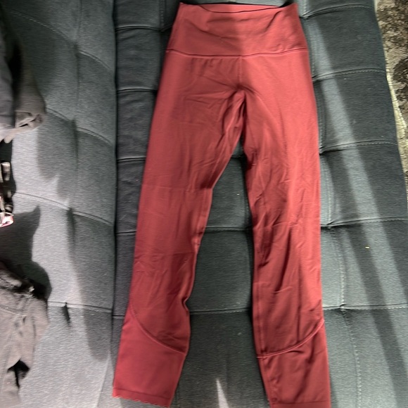 NWOT Lululemon leggings Wunder Under Scalloped
Hem HR Crop 23" luxtreme. EUC. - Picture 2 of 6